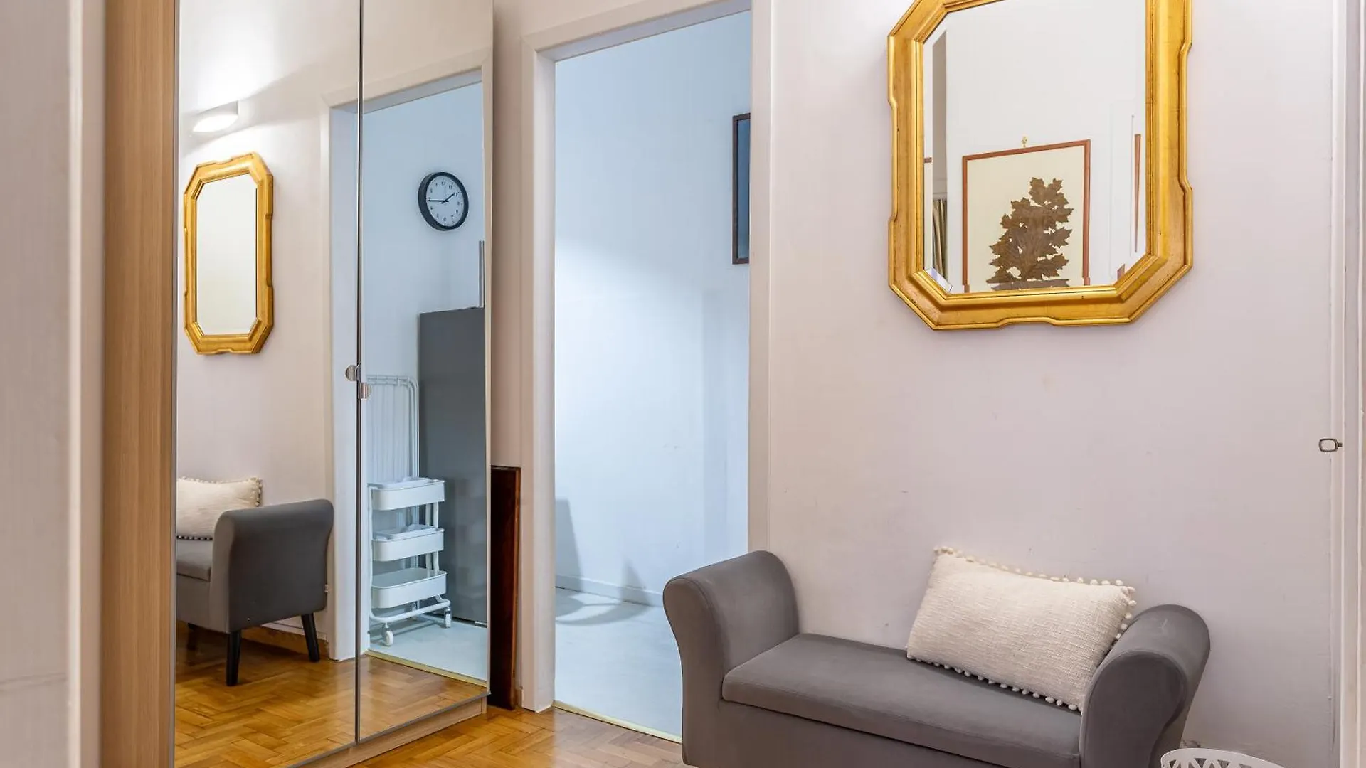 Iflat Colosseo Prestige Roma 0*,  Italia