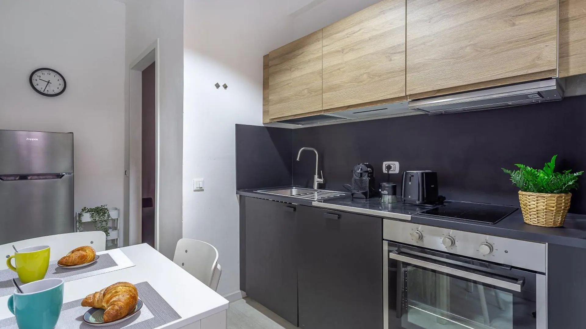 Iflat Colosseo Prestige Roma 0*,  Italia